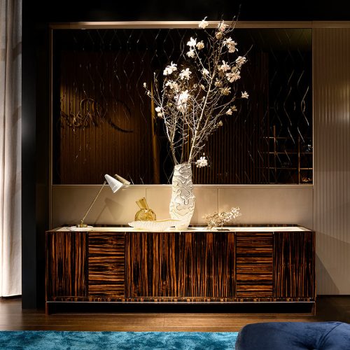 credenza-finitura-ebano-naturale-laccato-nocciola-patinato-corda-con-piano-in-marmo-CVB043-prestigemobili (1)